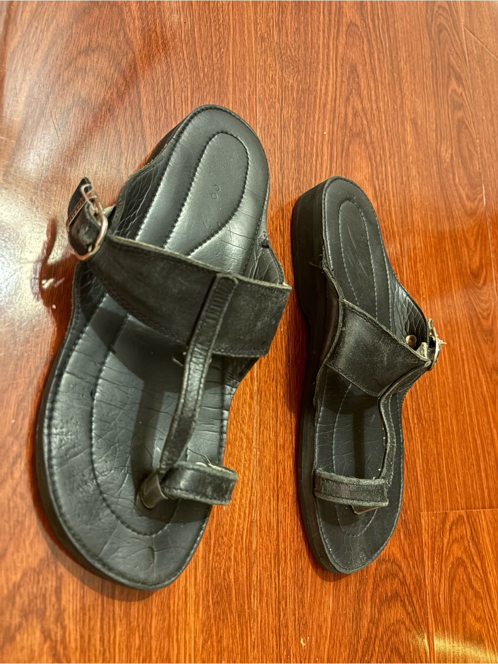 Black leather size 8 men’s slides slippers slip on sandals